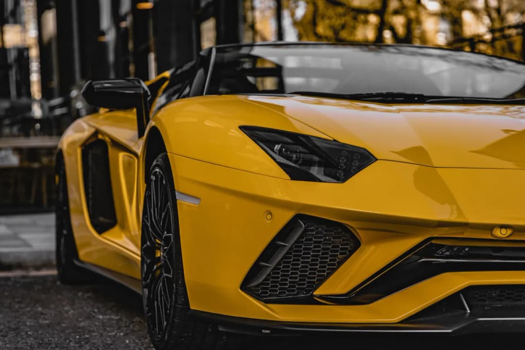 Ile kosztuje wynajem lamborghini? Sprawdź ceny i ukryte koszty