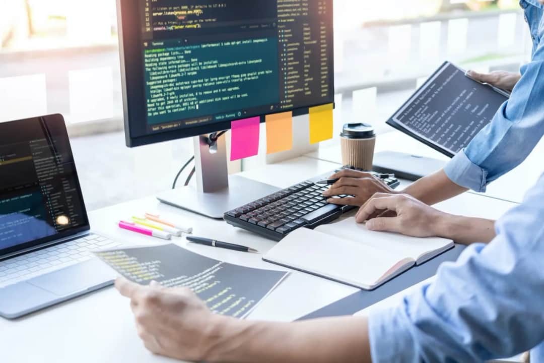 Co robi deweloper? Odkryj tajniki jego pracy i odpowiedzialności